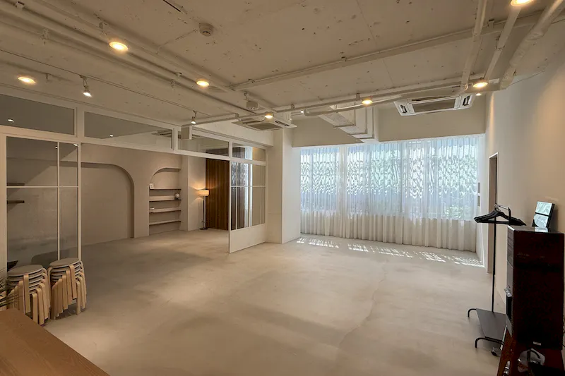 【渋谷駅6分・表参道駅7分 | 30%OFFキャンペーン実施中】青山通り沿い157.0㎡の洗練ハウススタジオ｜ポップアップ・展示会・撮影対応