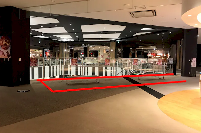 【イオンモール座間】3階ノースコート吹き抜け（zoff前）