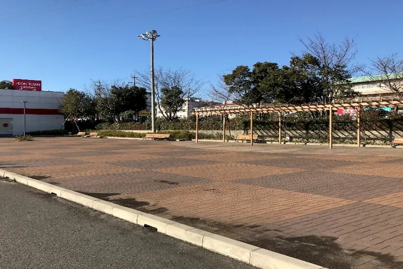 【イオンタウン菰野】大規模車両展示や企業プロフィールに最適なけやき広場イベントスペース(1区画利用)
