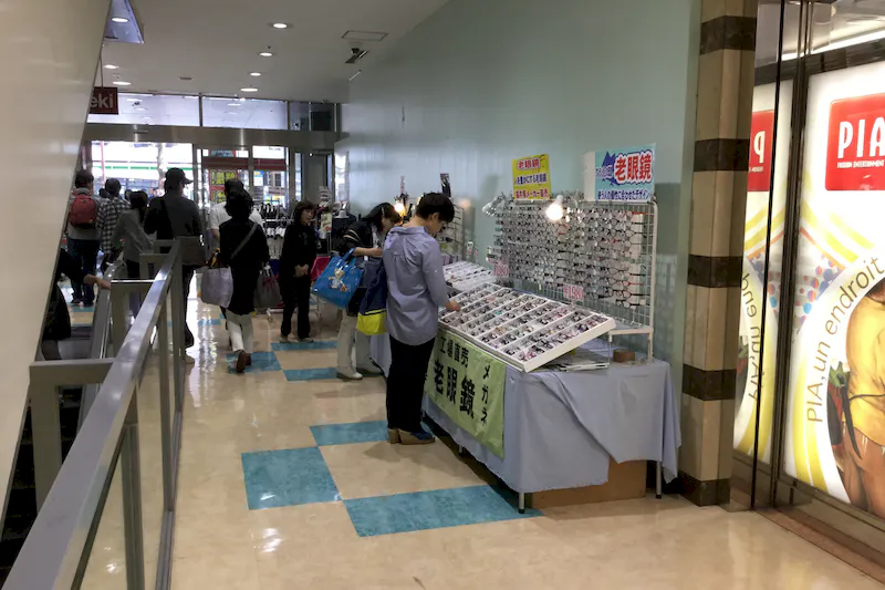 【大森駅前ビル】個包装の食物販やアパレルの販売に最適な大型スーパー入居の駅チカ商業施設の正面入口に置するイベントスペース(16㎡)