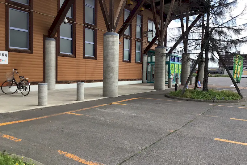 【ダイナム旭川近文店ゆったり館｜割引キャンペーン実施中】キッチンカーやプロモーションに最適なアミューズメント施設のイベントスペース（駐車場）