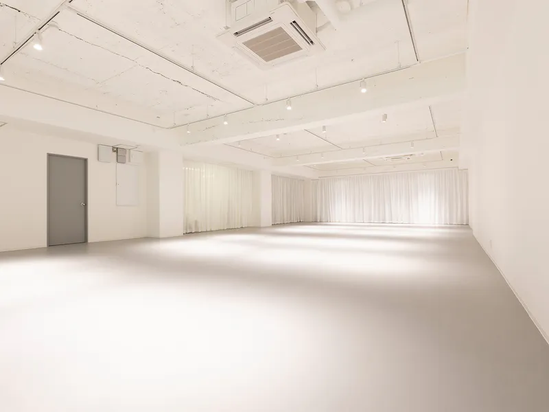 【堺筋本町駅1分】展示会や撮影イベントに最適な白を基調とした300㎡超えの広々としたスペースの画像2