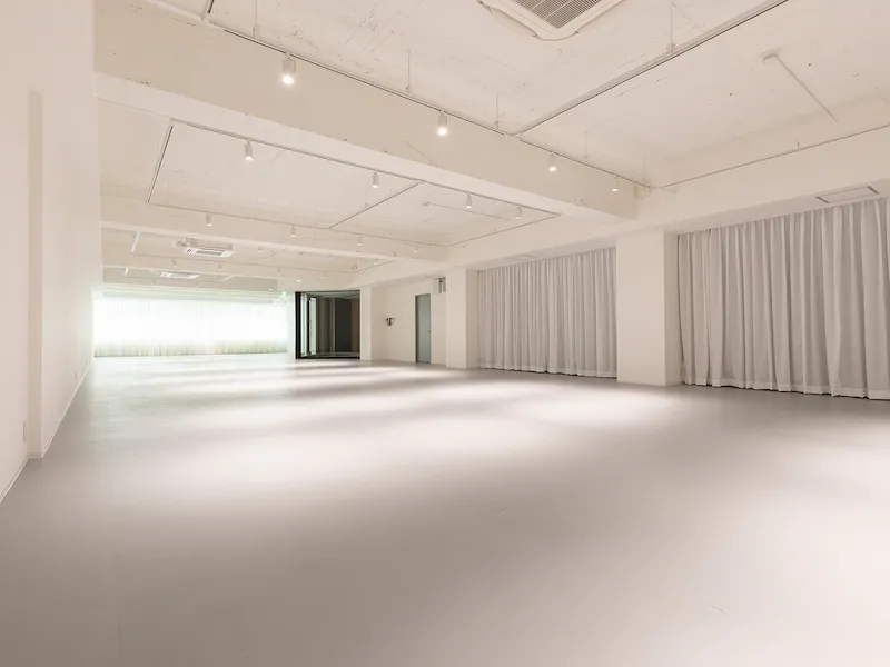 【堺筋本町駅1分】展示会や撮影イベントに最適な白を基調とした300㎡超えの広々としたスペースの画像3