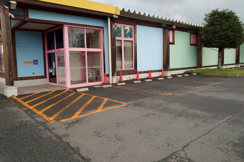 【ダイナム岩手紫波店ゆったり館｜割引キャンペーン実施中】キッチンカーやプロモーションに最適なアミューズメント施設のイベントスペース
