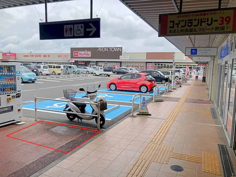【イオンタウン伊賀上野】電子タバコのPR等のプロモーションイベントに最適な敷地内にある喫煙スペース横にある屋外スペースの画像3