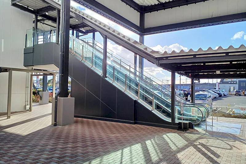 【イオンモール新利府】1F西1出入口外　屋外連絡通路前催事場