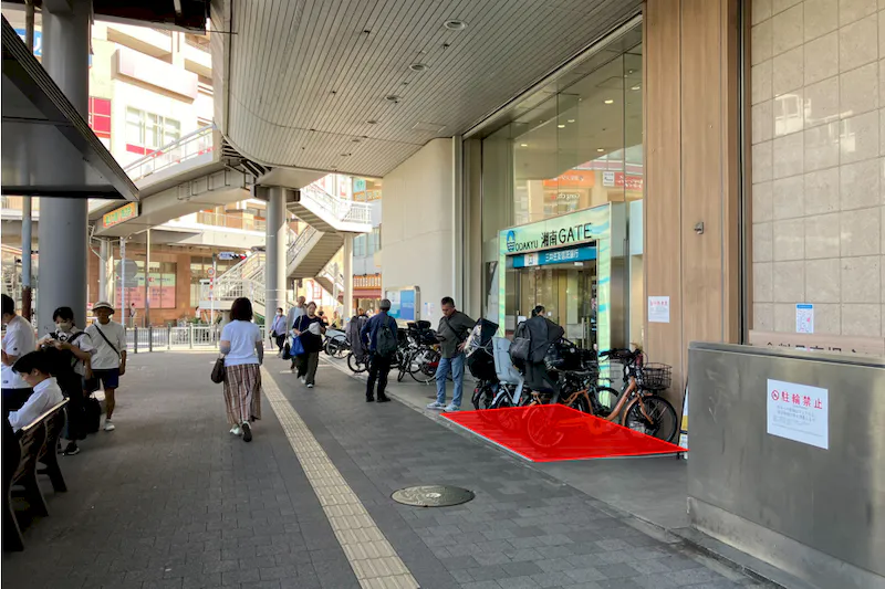 【ODAKYU 湘南 GATE】ODAKYU 湘南 GATE１F　食品階段横