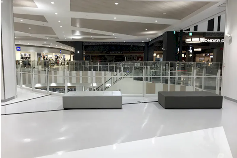 【イオンモール座間】2階ノースコート吹き抜け（ユニクロ前）