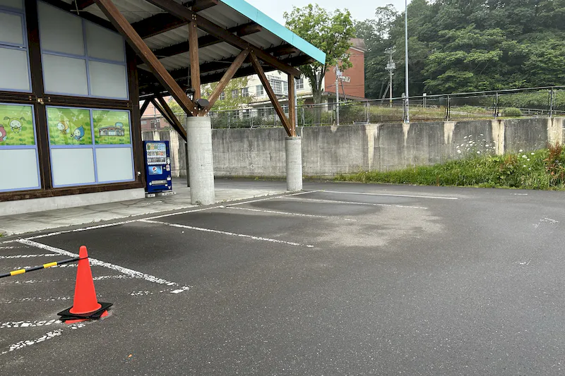 【ダイナム室蘭店ゆったり館｜割引キャンペーン実施中】キッチンカーやプロモーションに最適なアミューズメント施設のイベントスペース(店舗正面入口前駐車場）