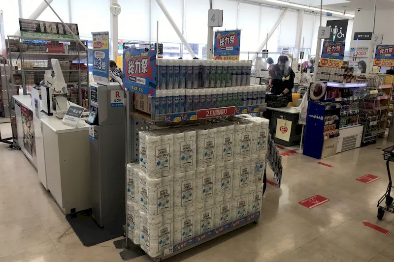 【西友　下諏訪店】サービスカウンター横　ポップアップストア(物販、食物販)やプロモーション用途に最適なスーパー店内催事イベントスペースの画像