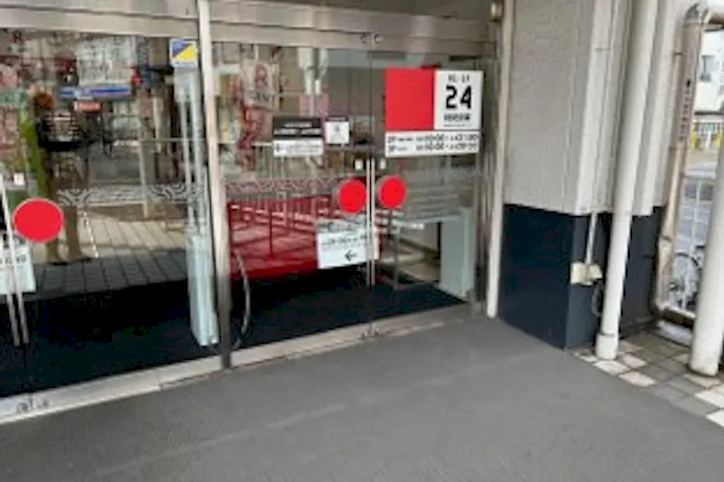 【西友　西千葉店】1F屋外入口横　プロモーション用途や物販、食物販のポップアップストアに最適なスーパーの屋外催事イベントスペース
