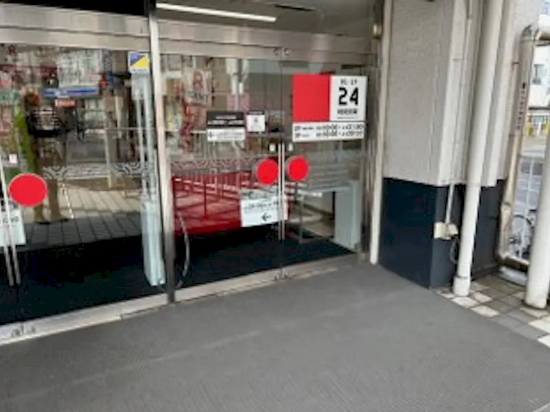 【西友　西千葉店】1F屋外入口横　プロモーション用途や物販、食物販のポップアップストアに最適なスーパーの屋外催事イベントスペースの画像2