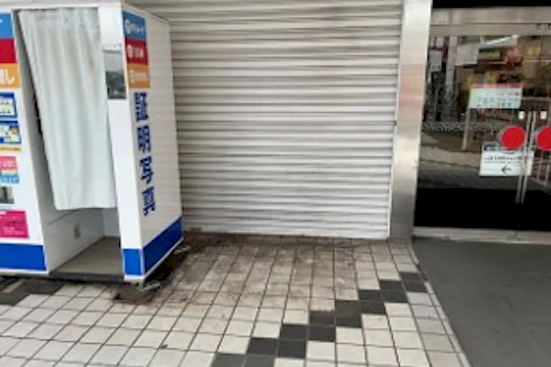 【西友　西千葉店】1F屋外入口横　プロモーション用途や物販、食物販のポップアップストアに最適なスーパーの屋外催事イベントスペース