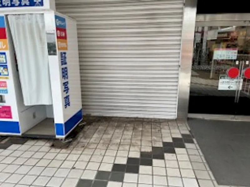 【西友　西千葉店】1F屋外入口横　プロモーション用途や物販、食物販のポップアップストアに最適なスーパーの屋外催事イベントスペースの画像3