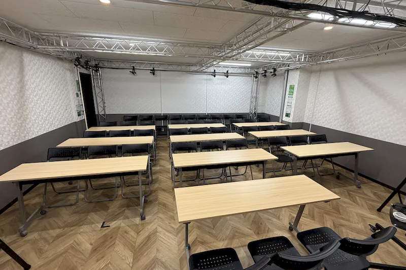 【COMOL大会議室｜松山市駅9分】展示会・販売会・ワークショップに最適な最大40名対応の多目的イベントスペース