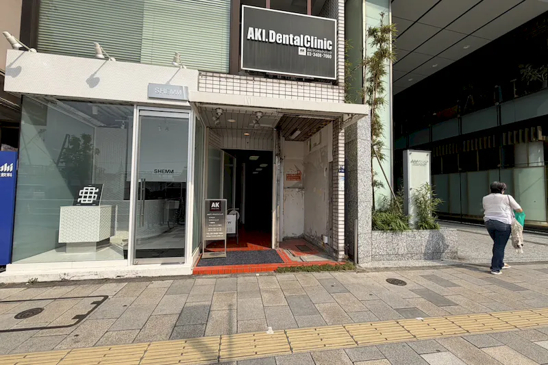 【表参道駅4分｜外苑前駅6分】青山通り沿いで目を引くコンパクトな路面ポップアップスペース