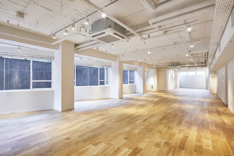【原宿駅1分】アパレルの展示会や招待制販売会、ショールーム等に最適な駅近の多機能イベントスペース
