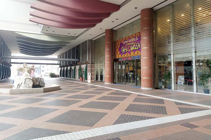 【SPAWORLD HOTEL&RESORT】大型プロモーションイベントに適した西日本最大級の温浴施設、入館口前のピロティ部分100㎡～（最大1400㎡まで）