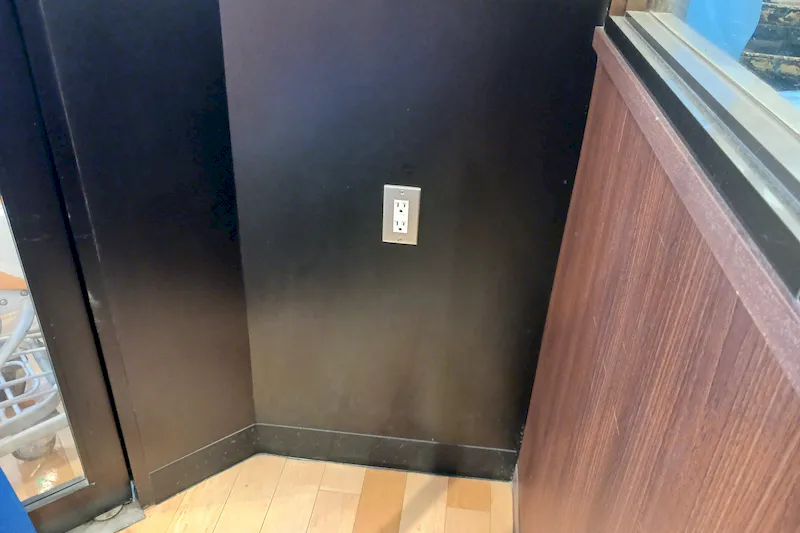 【スピナマートさくら通り店】入り口横 販促プロモーションや物販に最適なスーパー店内催事イベントスペース