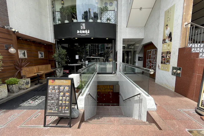 【表参道駅２分】パーティーやセミナーに適した白を基調とした明るい雰囲気な貸切スペース