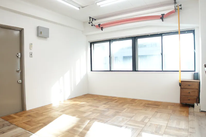 【恵比寿駅5分】各種展示会やポップアップ、撮影用途に最適な白基調のレンタルスペース