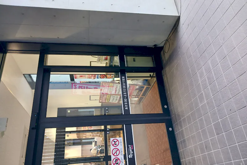 【レガネット姪の浜】店舗南側風除室 販促プロモーションや物販に最適なスーパー店内催事イベントスペース