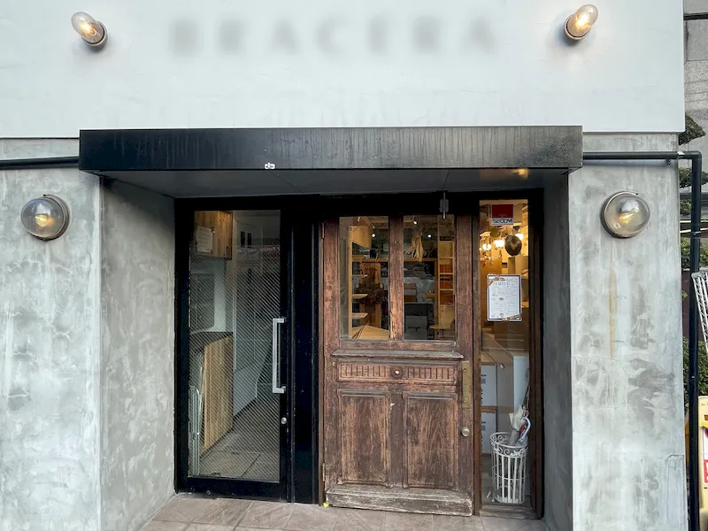 【八丁堀駅4分】ファッションアイテムや雑貨等のポップアップ出店に最適な壁面棚を備えた路面スペースの画像3