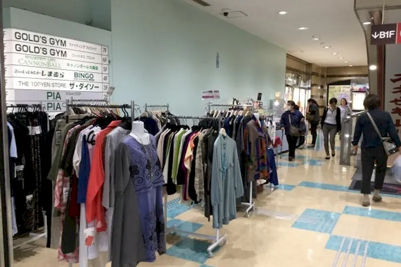 【大森駅前ビル】個包装の食物販やアパレルの販売に最適な大型スーパー入居の駅チカ商業施設の正面入口奥に位置するイベントスペース(間口6M)