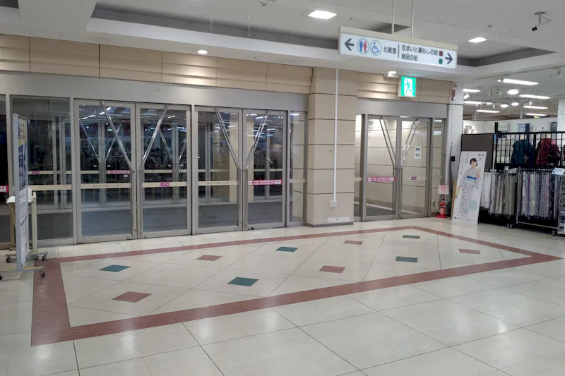 【イオン鴻池店】各種プロモーションや物販、食物販のポップアップストアに最適な専門店街入口前のイベントスペース