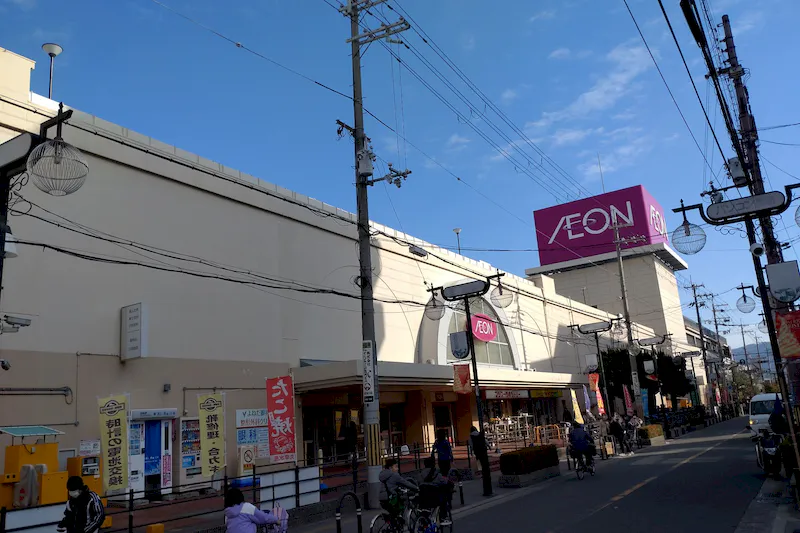 【イオン鴻池店】各種プロモーションや物販、食物販のポップアップストアに最適な専門店街入口前のイベントスペース