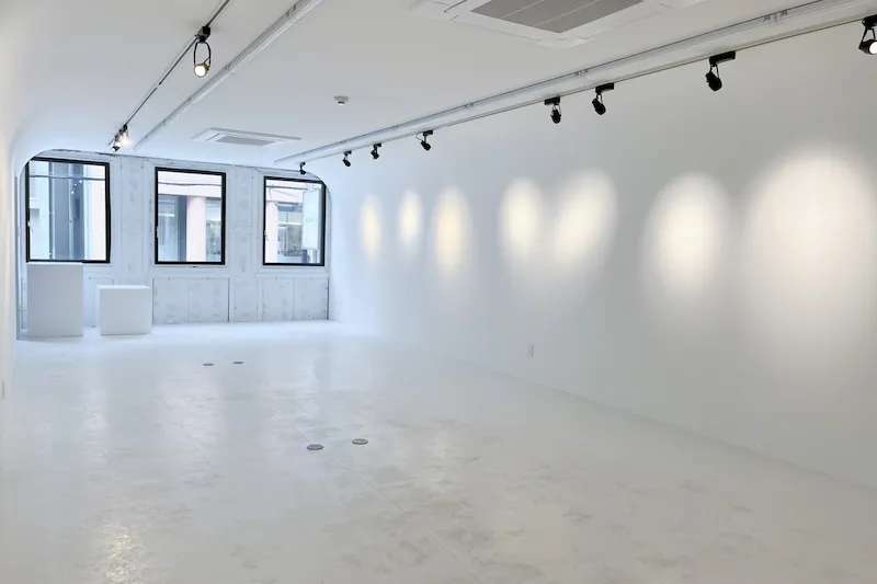 【赤坂駅1分】展示・ワークショップ・ポップアップストア・撮影に最適なホワイトで統一された、シンプルな駅チカキューブ型スペース 