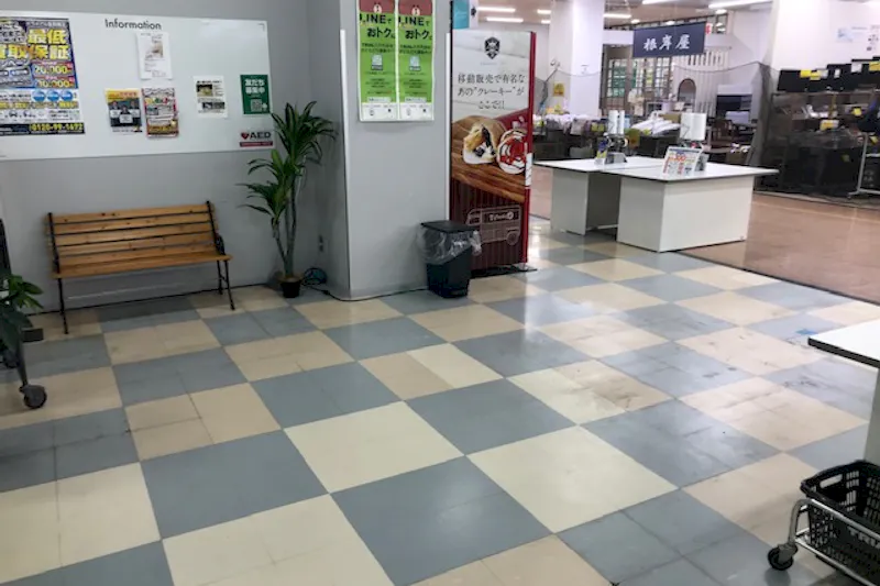【メガセンタートライアル八千代店】食物販やPR活動に最適な店内1Fレジアウト入口側のイベントスペース（※買取催事不可）