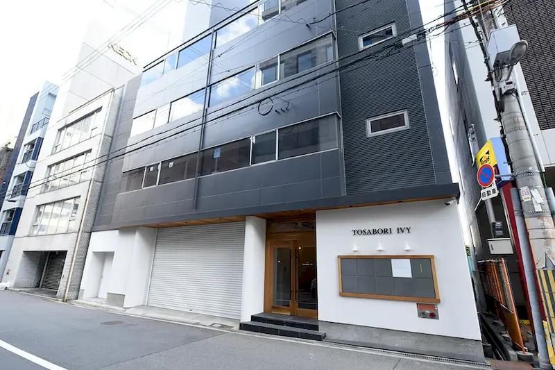 【肥後橋駅8分】展示会やポップアップストアに最適な自然光が多く入り込む白色の撮影スタジオ