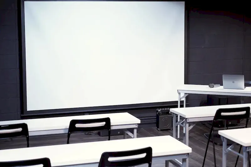 【ギャラリーあるかぶる｜中目黒駅8分】プロジェクターと音響設備で上映会ができるイベントスペース