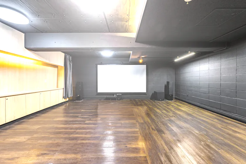 【ギャラリーあるかぶる｜中目黒駅8分】プロジェクターと音響設備で上映会ができるイベントスペース