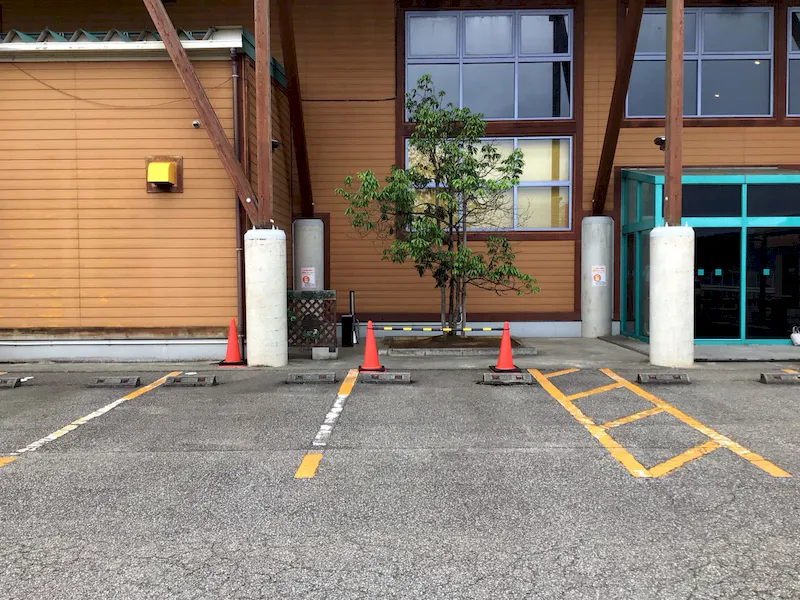【ダイナム氷見店｜割引キャンペーン実施中】キッチンカーや各種プロモーションイベントでの出店に最適なアミューズメント施設のイベントスペース（出入口横）の画像2