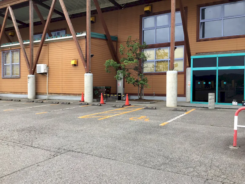 【ダイナム氷見店｜割引キャンペーン実施中】キッチンカーや各種プロモーションイベントでの出店に最適なアミューズメント施設のイベントスペース（出入口横）の画像4