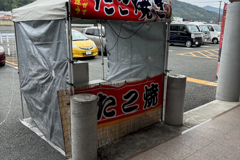 【ダイナム熊本八代南店ゆったり館｜割引キャンペーン実施中】キッチンカー出店やプロモーションイベントに最適なアミューズメント施設のイベントスペース（食堂側）