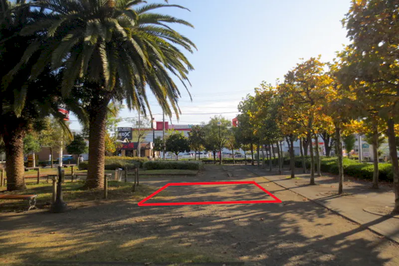 【フレスポ小田原シティーモール】PRや物販/食物販に利用可能な南館中央公園喫煙所付近の屋外スペース