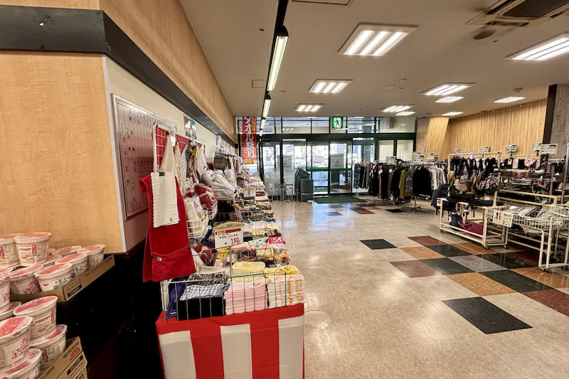 【Aコープハトマート山越店】食物販や販促イベントに最適な店内入口すぐのイベントスペース