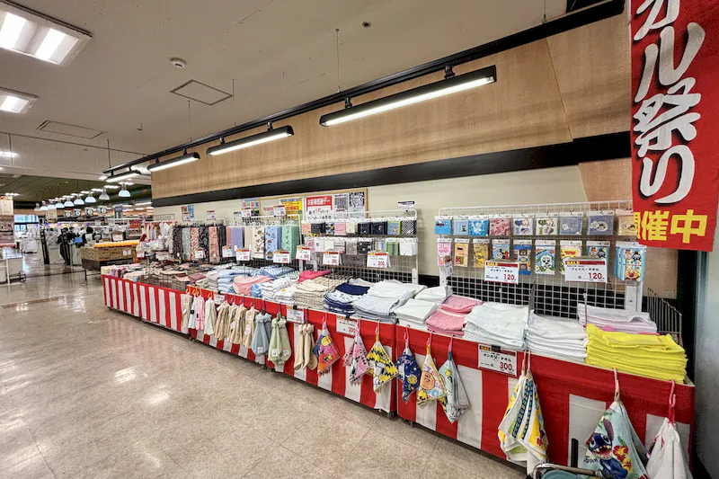 【Aコープハトマート山越店】食物販や販促イベントに最適な店内入口すぐのイベントスペース