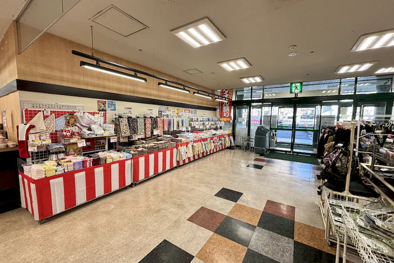 【Aコープハトマート山越店】食物販や販促イベントに最適な店内入口すぐのイベントスペース
