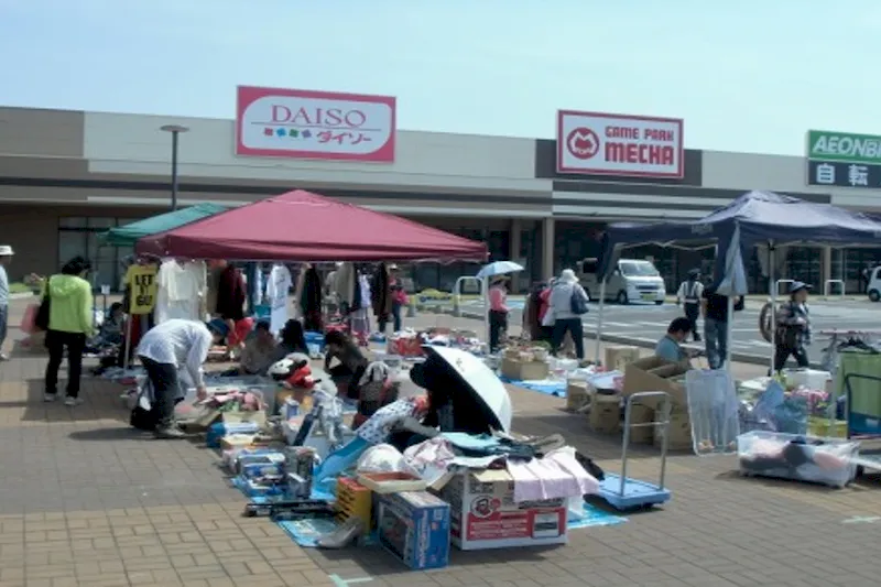 【イオンタウン菰野】大規模車両展示や企業プロフィールに最適なけやき広場イベントスペース(1区画利用)