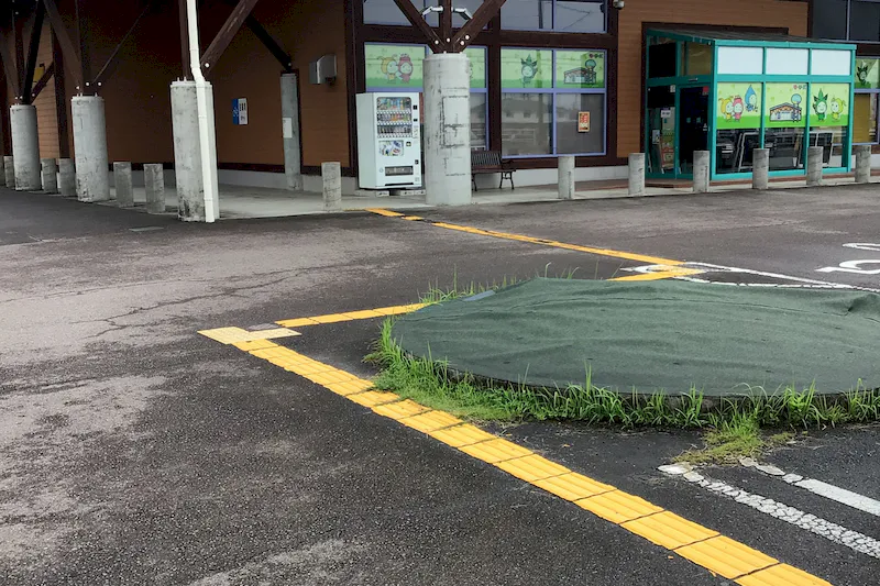 【ダイナム美濃加茂店ゆったり館｜割引キャンペーン実施中】電子タバコ等のプロモーションイベントに最適なアミューズメント施設のイベントスペース（喫煙所側）