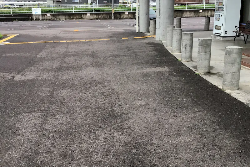【ダイナム美濃加茂店ゆったり館｜割引キャンペーン実施中】キッチンカー出店に最適なアミューズメント施設のイベントスペース（自販機横）