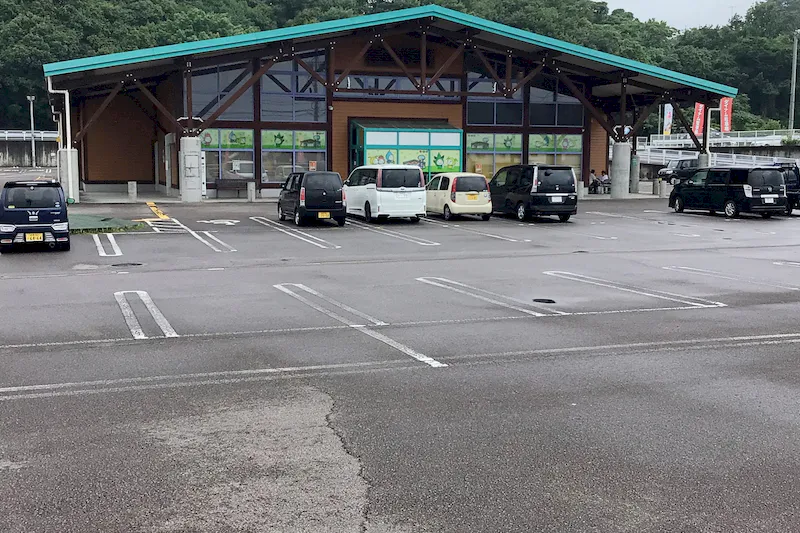 【ダイナム美濃加茂店ゆったり館｜割引キャンペーン実施中】電子タバコ等のプロモーションイベントに最適なアミューズメント施設のイベントスペース（喫煙所側）