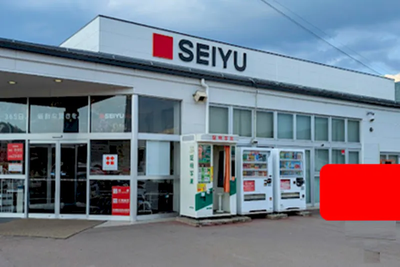 【西友　真田店】外区画 入口付近 (屋根なし)　キッチンカーや移動販売など、物販・食物販のポップアップストアに最適なスーパー店外催事イベントスペース