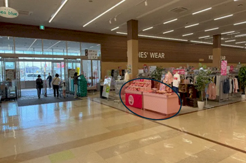 【ベイシア 大網白里店】衣料側入口横スペース　販促プロモーションに最適なスーパー店内催事イベントスペース