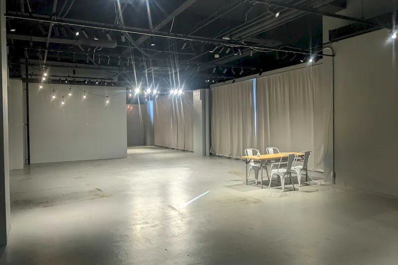 【アソビル：ASOBUILD】新商品のレセプションイベントやアパレルの展示販売会等に最適な駅チカ商業施設2階にある大型イベントスぺース（Room3)