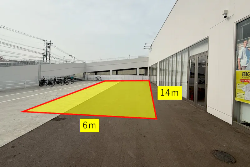 【スーパーセンタートライアル古賀花見店】【中スペース】1F駐車場前_キッチンカースペース横　※電源なし